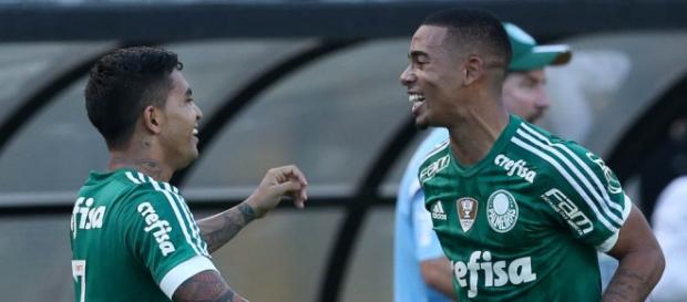 Dudu comemora gol contra o Corinthians. Jogador sentiu dores na coxa e foi vetado. Dudu comemora gol contra o Corinthians. Jogador sentiu dores na coxa e foi vetado.