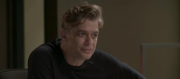 O bom vivant Arthur flagra Eliza dormindo com Rafael nos próximos capítulos! O bom vivant Arthur flagra Eliza dormindo com Rafael nos próximos capítulos!