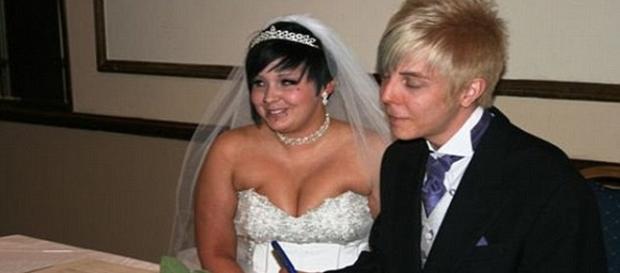 Jazmin e Jason Cullen al loro matrimonio. Jazmin sta ancora cercando di cancellare quel momento Jazmin e Jason Cullen al loro matrimonio. Jazmin sta ancora cercando di cancellare quel momento
