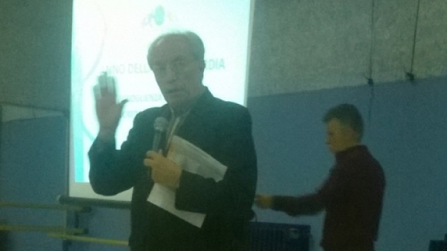 Don Ermis Segatti all'incontro Migranti forzati