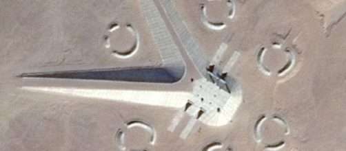 Cacciatori di Ufo scatenati da bizzarra struttura nel deserto egiziano