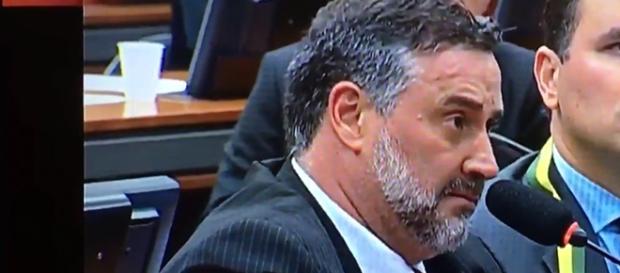 Deputado comete ato falho em Comissão Deputado comete ato falho em Comissão