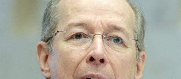 Ministro decano do STF, Celso de Mello, rejeita novo pedido de impeachment contra vice-presidente da República, Michel Temer. Ministro decano do STF, Celso de Mello, rejeita novo pedido de impeachment contra vice-presidente da República, Michel Temer.
