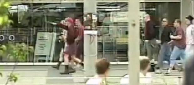 Mit "Sieg Heil"-Rufen auf Ausländerjagd / Magdeburg 12.05.1994 Mit "Sieg Heil"-Rufen auf Ausländerjagd / Magdeburg 12.05.1994