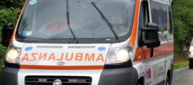 Cosenza: protesta sul tetto della prefettura, un ferito Cosenza: protesta sul tetto della prefettura, un ferito
