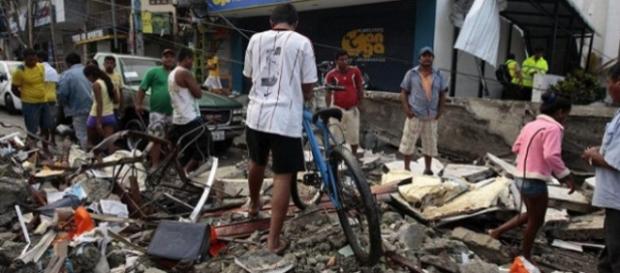 Los ecuatorianos se unen a los trabajos de rescate y ayuda humanitaria Los ecuatorianos se unen a los trabajos de rescate y ayuda humanitaria