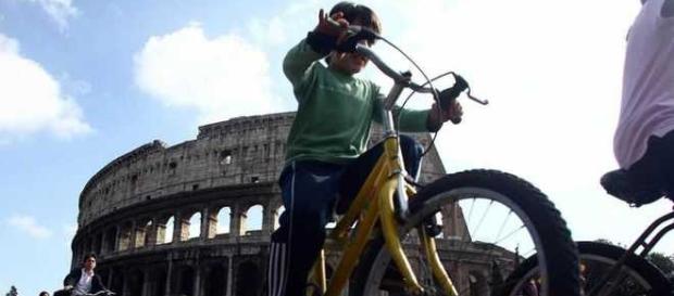 Stop al traffico a Roma: auto ferme il 10 aprile 2016 Stop al traffico a Roma: auto ferme il 10 aprile 2016