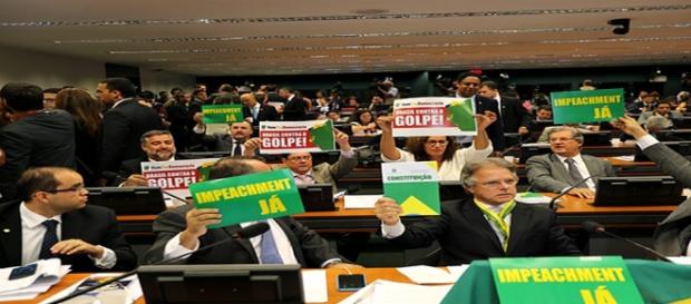 Parlamentares entram em debate na Câmara Parlamentares entram em debate na Câmara