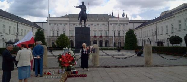Przed Pałacem Prezydenckim. Fot. K.Krzak Przed Pałacem Prezydenckim. Fot. K.Krzak