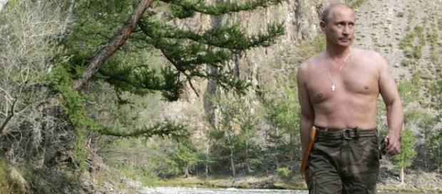Putin ao estilo Rambo - pronto para eliminar os Illuminati. Putin ao estilo Rambo - pronto para eliminar os Illuminati.