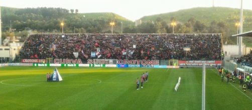 La curva sud "Giorgio Manzulli" - Crotone.