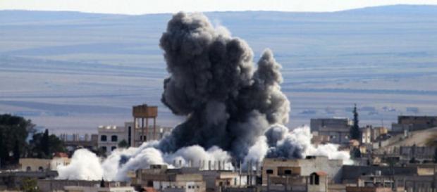 Bombardamento statunitense a Mosul (Iraq) Bombardamento statunitense a Mosul (Iraq)