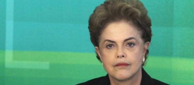 Dilma Rousseff poderá ser a segunda presidente a renunciar a cargo Dilma Rousseff poderá ser a segunda presidente a renunciar a cargo