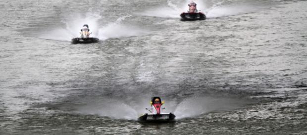 Le départ des 24 heures motonautiques Le départ des 24 heures motonautiques
