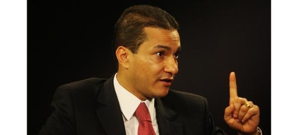 Marcos Pereira, bispo licenciado pela Igreja Universal, é cotado por Temer para o Ministério da Ciência e Tecnologia. Marcos Pereira, bispo licenciado pela Igreja Universal, é cotado por Temer para o Ministério da Ciência e Tecnologia.