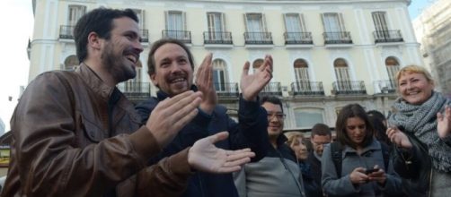 Pablo Iglesias y Alberto Garzón, felices por el pacto alcanzado para las próximas elecciones generales.