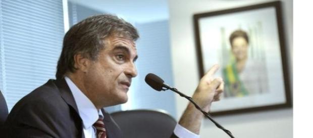 Cardozo entra no STF para anular processo contra Dilma Cardozo entra no STF para anular processo contra Dilma