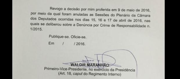 Decisão de Waldir Maranhão revogando o próprio ato do início do dia Decisão de Waldir Maranhão revogando o próprio ato do início do dia