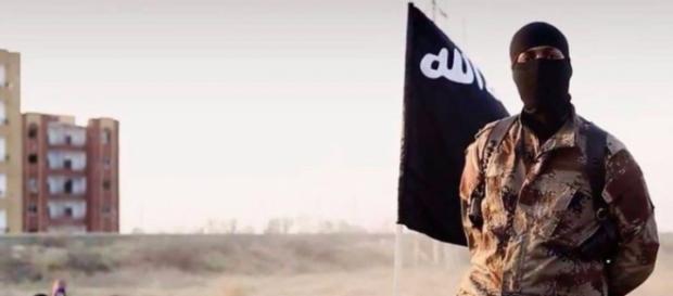 Fermati a Bari due uomini presunti appartenenti a cellula jihadista Fermati a Bari due uomini presunti appartenenti a cellula jihadista
