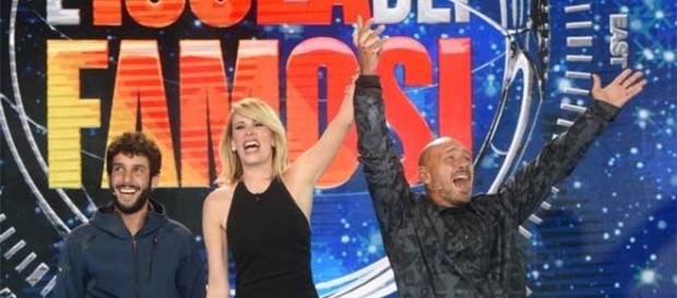 Fragomeni vince l'Isola dei Famosi 2016 Fragomeni vince l'Isola dei Famosi 2016