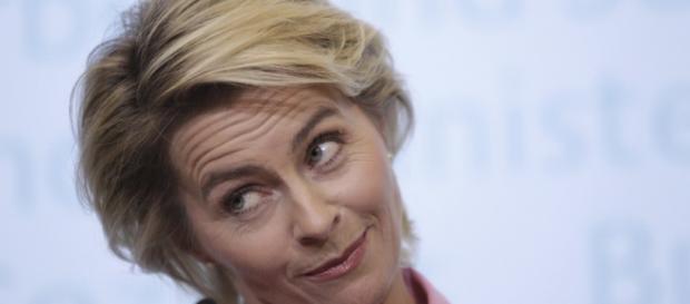 il Ministro della Difesa tedesco Ursula von der Leyen il Ministro della Difesa tedesco Ursula von der Leyen