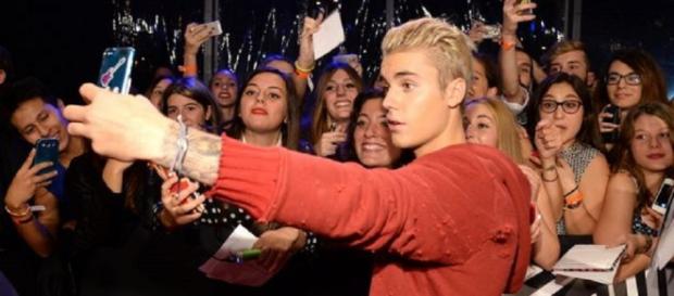Justin Bieber dejará de hacerse fotos con sus fans Justin Bieber dejará de hacerse fotos con sus fans