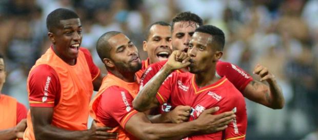 Tchê Tchê comemora gol contra o Corinthians pelo Paulistão 2016 Tchê Tchê comemora gol contra o Corinthians pelo Paulistão 2016