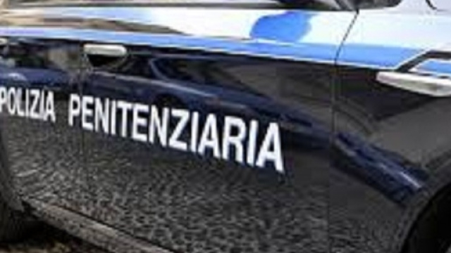 Catanzaro: detenuto si d&agrave; fuoco