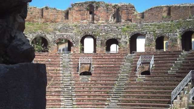Il Teatro Romano di Benevento, perla della città che mercoledì 11 maggio ospita il Giro d'Italia