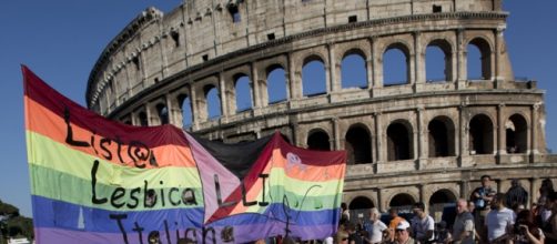 Italia, cerca del matrimonio gay