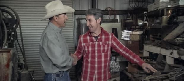 'American Pickers' - 'Tick Tock Pick' screencap via History Channel 'American Pickers' - 'Tick Tock Pick' screencap via History Channel