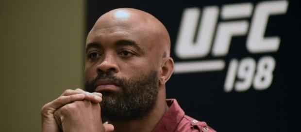 Anderson Silva em coletiva de divulgação do UFC 198 Anderson Silva em coletiva de divulgação do UFC 198