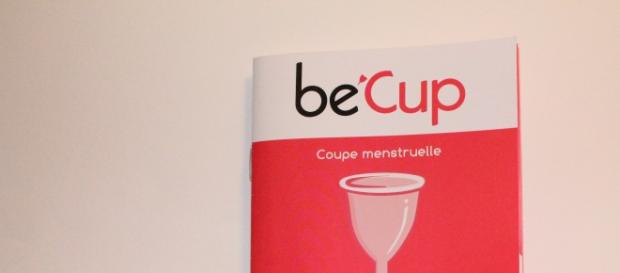 "Be'Cup", la coupe menstruelle commercialisée en grande surface, fournie avec un livret explicatif. "Be'Cup", la coupe menstruelle commercialisée en grande surface, fournie avec un livret explicatif.