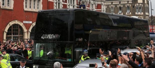 Hinchas del West Ham atacaron el bus del Manchester United Hinchas del West Ham atacaron el bus del Manchester United