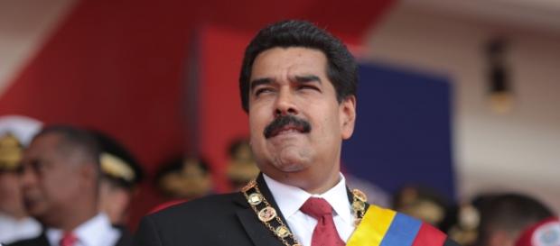 Nicolas Maduro, Président du Venezuela depuis le décès de Hugo Chavez, élu par le peuple et qu'une pétition propose de congédier. Nicolas Maduro, Président du Venezuela depuis le décès de Hugo Chavez, élu par le peuple et qu'une pétition propose de congédier.