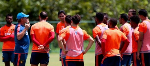 Oswaldo deve analisar melhor os jogadores Oswaldo deve analisar melhor os jogadores