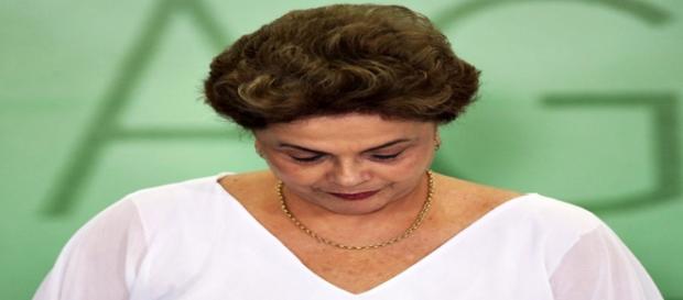 Dilma Rousseff é afastada pelo Senado Dilma Rousseff é afastada pelo Senado