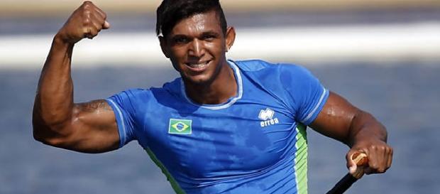 Isaquias Queiroz é favorito ao pódio na prova de canoagem no Rio 2016. Isaquias Queiroz é favorito ao pódio na prova de canoagem no Rio 2016.