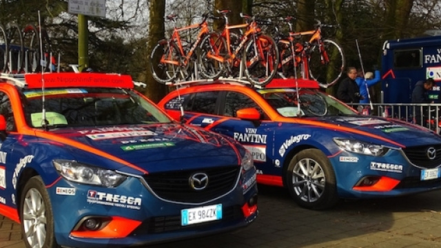 Le ammiraglie della Nippo-Vini Fantini, il team di Damiano Cunego che punta alla maglia azzurra al Giro 2016