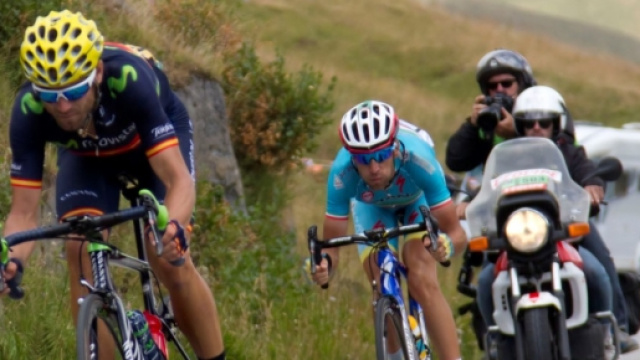 Vincenzo Nibali insegue Valverde: a Benevento lo spagnolo gli ha rosicchiato 4 secondi in classifica