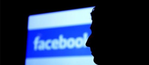Facebook è stata accusata di manipolazione delle notizie per finalità politiche