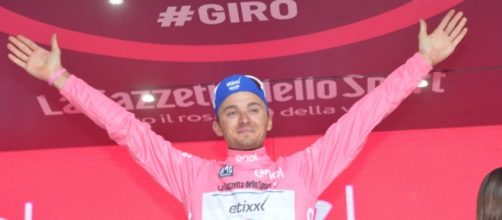 Gianluca Brambilla si gode la maglia rosa