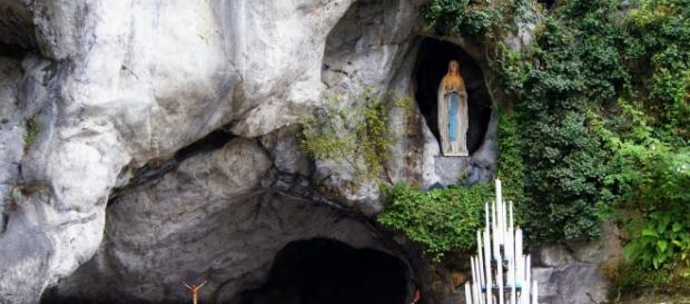 Immagine della grotta di Louirdes Immagine della grotta di Louirdes