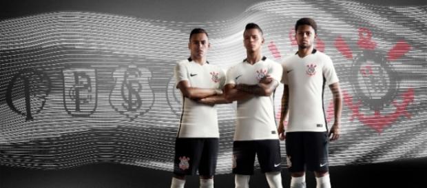 Timão estreia uniforme clássico na partida contra o Grêmio Timão estreia uniforme clássico na partida contra o Grêmio