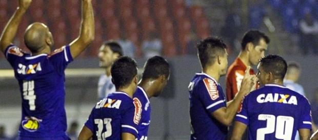 Três vezes campeões nos pontos corridos, o Cruzeiro obteve o melhor aproveitamento da história em 2003 Três vezes campeões nos pontos corridos, o Cruzeiro obteve o melhor aproveitamento da história em 2003