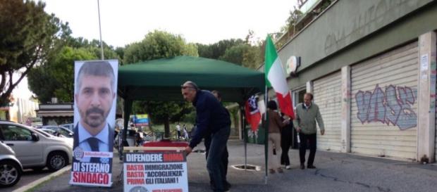 Un banchetto elettorale di Casa Pound è stato assaltato da una ventina di estremisti di sinistra Un banchetto elettorale di Casa Pound è stato assaltato da una ventina di estremisti di sinistra