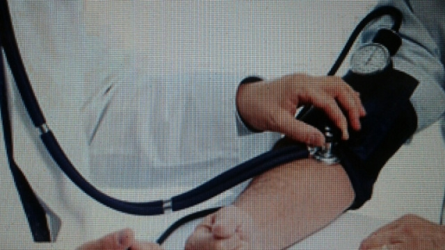 Rilevamento della pressione tramite sfigmomanometro