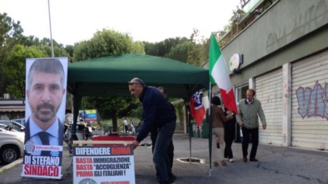 Un banchetto elettorale di Casa Pound è stato assaltato da una ventina di estremisti di sinistra