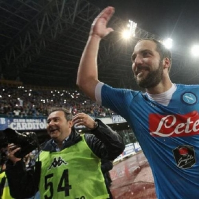 Higuaín, 'cappocanoniere' y récord de goles en Italia