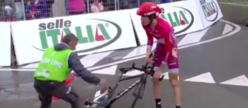 Ilnur Zakarin dopo la seconda caduta